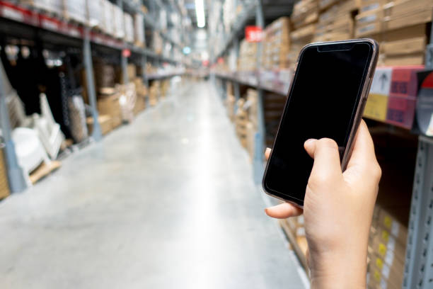 istock online shopping on mobile phone, Price Comparison(shop around) 1131353701