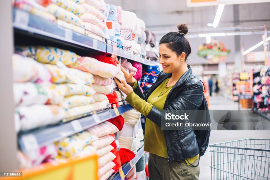 Entscheidung, was zu kaufen ist - Lizenzfrei Aussuchen Stock-Foto