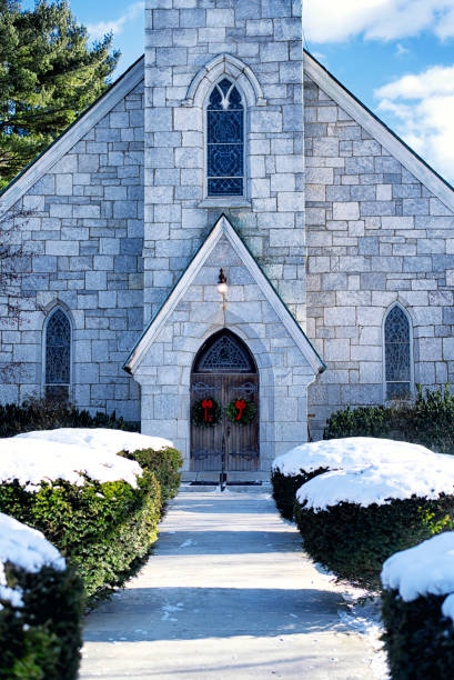 st. joseph catholic church stockbridge massachusetts inverno - church in the snow foto e immagini stock