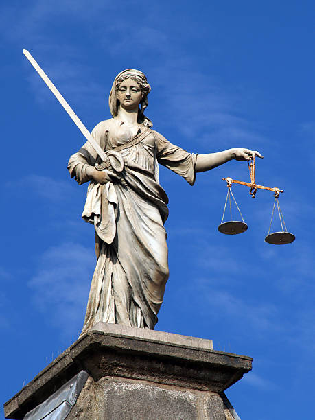 istock Statiu of justice 113136999