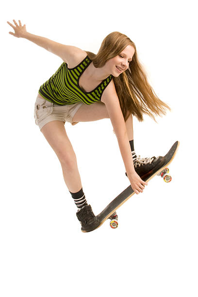 スケートボーダー女の子をジャンプします。 - extreme skateboarding action balance motion ストックフォトと画像