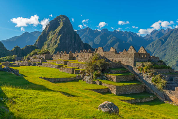 piazza principale machu picchu, cusco, perù - machu picchu foto e immagini stock