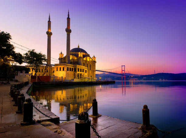 ortakoy mosque in istanbul - ortakoy mosque imagens e fotografias de stock