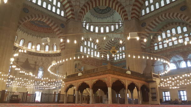 interior de la mezquita de selimiye edirne low angle, turquía - architect sinan fotografías e imágenes de stock