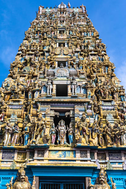 le temple hindou de murugan. colombo, sri lanka. - gopuram architecture and buildings temple sri lanka photos et images de collection