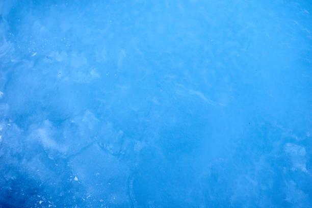 の湖にマットな効果を持つテクスチャブルーの宇宙の氷 - icicle ice textured arctic ストックフォトと画像