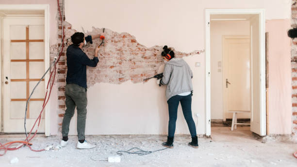 couple working on reconstruction of their apartment - bricolage imagens e fotografias de stock