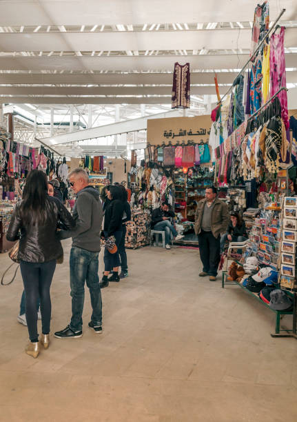 al coperto del negozio - jordan amman market people foto e immagini stock