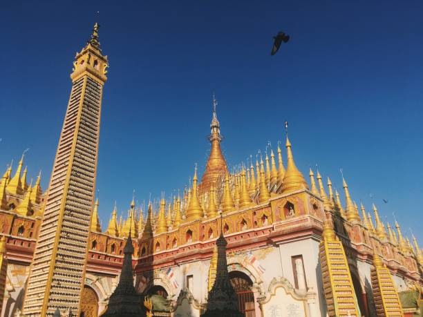 пагода thanboddhay - thanboddhay paya famous place architecture indoors стоковые фото и изображения