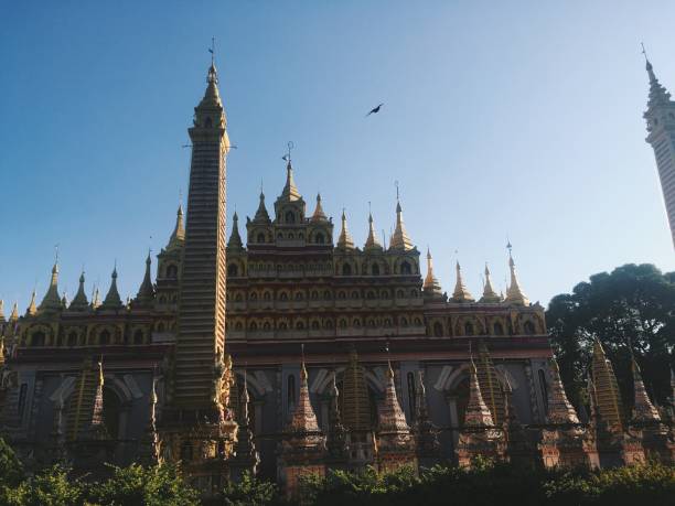 пагода thanboddhay - thanboddhay paya famous place architecture indoors стоковые фото и изображения