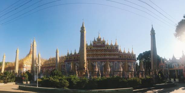 пагода thanboddhay - thanboddhay paya famous place architecture indoors стоковые фото и изображения