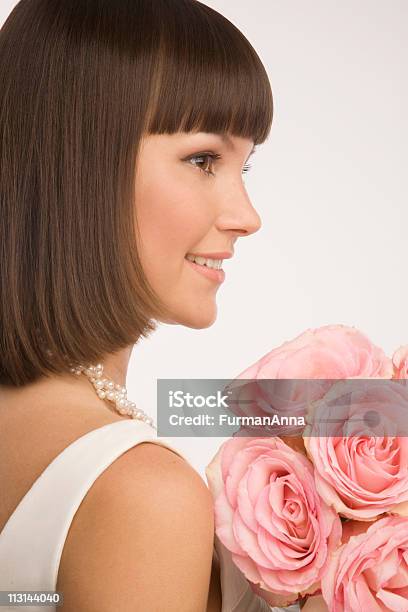 Foto de Perfil Da Noiva De Closeup e mais fotos de stock de 20-24 Anos - 20-24 Anos, Adulto, Articulação humana