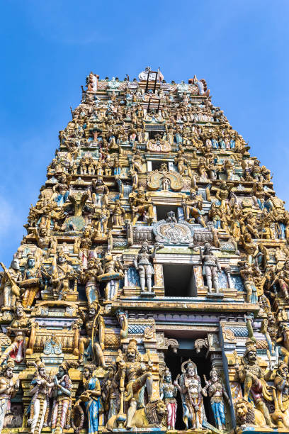 le temple hindou de murugan. colombo, sri lanka. - gopuram architecture and buildings temple sri lanka photos et images de collection