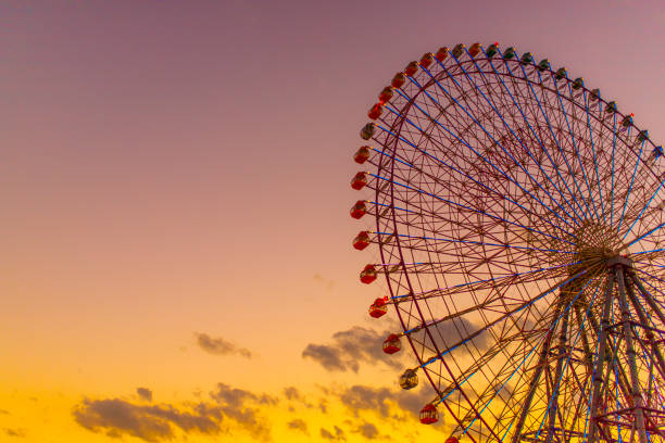 istock Ferris wheel and the night view 1131480418