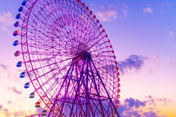 istock Ferris wheel and the night view 1131480422