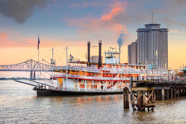 New Orleans paddle steamer in Mississippi river in New Orleans New Orleans paddle steamer in Mississippi river in New Orleans,   Louisiana mississippi river stock pictures, royalty-free photos & images