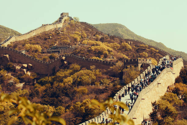la grande muraille de chine - tourist travel china great wall of china photos et images de collection