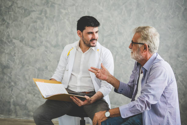 psychologist doctor discussing with patient - behavioral problems imagens e fotografias de stock