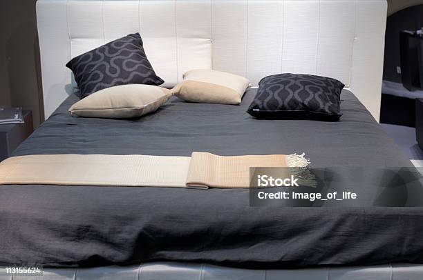 Schlafzimmer Mit Stockfoto und mehr Bilder von Behaglich - Behaglich, Beige, Bett