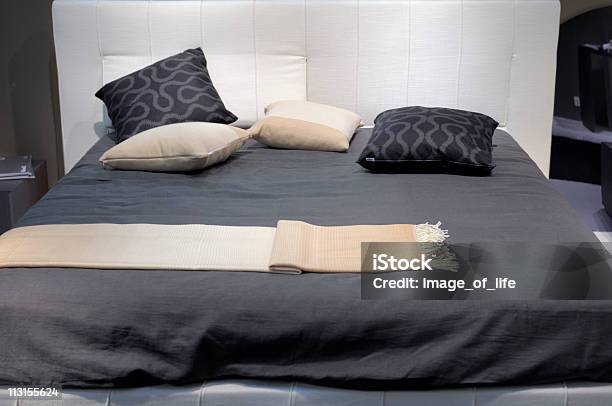 Quarto De Dormir - Fotografias de stock e mais imagens de Aconchegante - Aconchegante, Almofada - Roupa de Cama, Apartamento