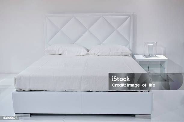 Schlafzimmer Mit Stockfoto und mehr Bilder von Behaglich - Behaglich, Bett, Bettbezug