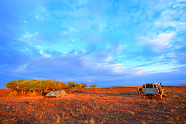 cámping en australian bush - outback 4x4 australia australian culture fotografías e imágenes de stock