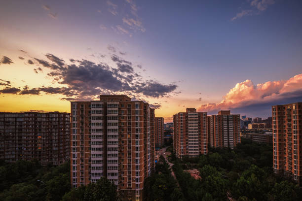 도시 도시 아파트 건물 주거 지구 일몰 하늘 풍경 도시 아시아 고층 빌딩 - night sky hong kong architecture 뉴스 사진 이미지