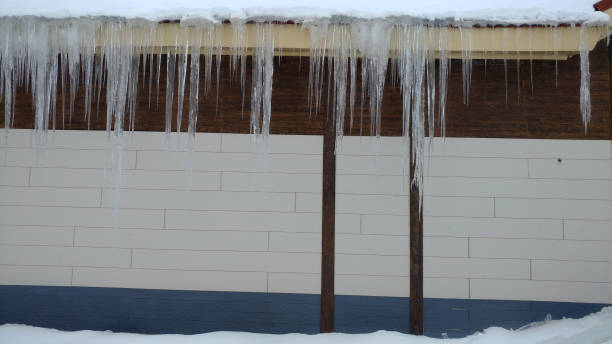 istock Ice Dams, Snow on Roof, Icicles Causing Winter House Damage 1131581670