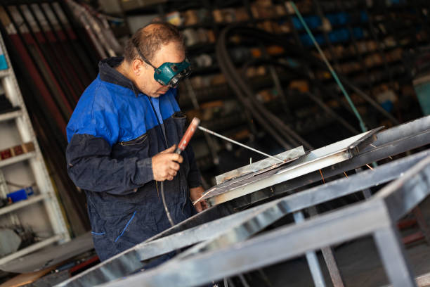 Arc welder with welding mask and sparks Arc welder with welding mask and sparks welder engineering construction bright stock pictures, royalty-free photos & images