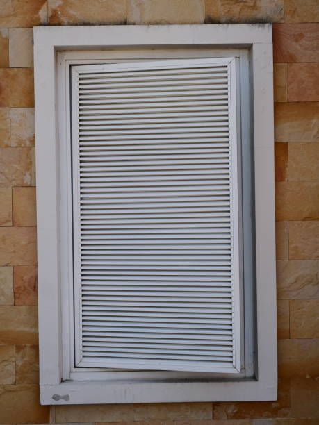 white pvc shutter windows - frosted glass glass textured bathroom imagens e fotografias de stock