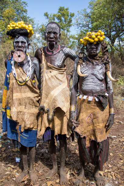 äthiopien: mursi frauen - labret stock-fotos und bilder
