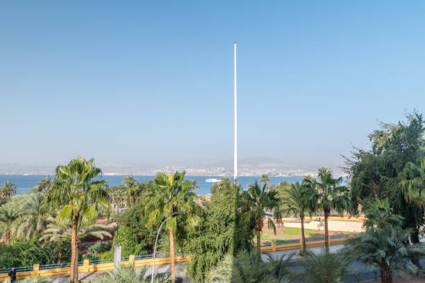 empty aqaba flagpole in the morning in aqaba, jordan. - gulf of aqaba imagens e fotografias de stock