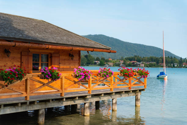 озеро тегернси-роттач-эгерн-бей - tegernsee lake tegernsee lake mountain стоковые фото и изображения