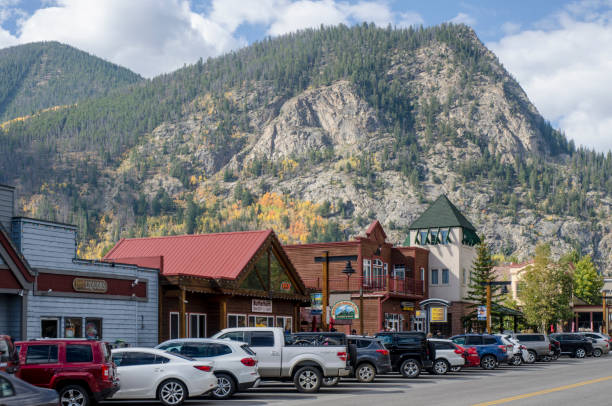 Frisco, Colorado Frisco, Colorado, USA - September 23, 2018: Main Street runs through the town of Frisco, Colorado which was established in 1880 and built during the mining boom. Today, it is a popular town among skiers from around the world. Four major ski resorts are located in close proximity to Frisco: Copper Mountain, Breckenridge, Keystone, and Arapahoe Basin. The town attracts many visitors each year and offers many shops and restaurants. A large reservoir, Lake Dillon, is also located by the town and includes a marina, park and centers for outdoor activities. frisco colorado stock pictures, royalty-free photos & images