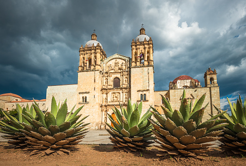 Iglesia de Santo Domingo de Guzmán en Oaxaca, México photo