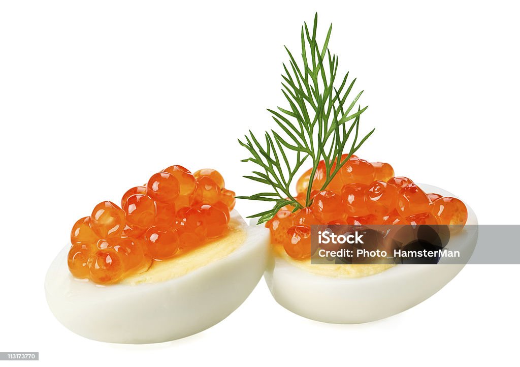 caviar Vermelho canapé com ovo de codorna e endro em formato de galho - Foto de stock de Alimentação Saudável royalty-free