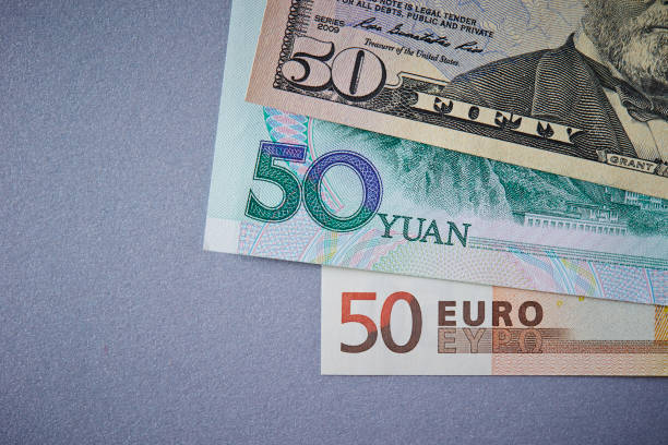 billetes de ee.uu., chino y euro - 50 yuan note fotografías e imágenes de stock