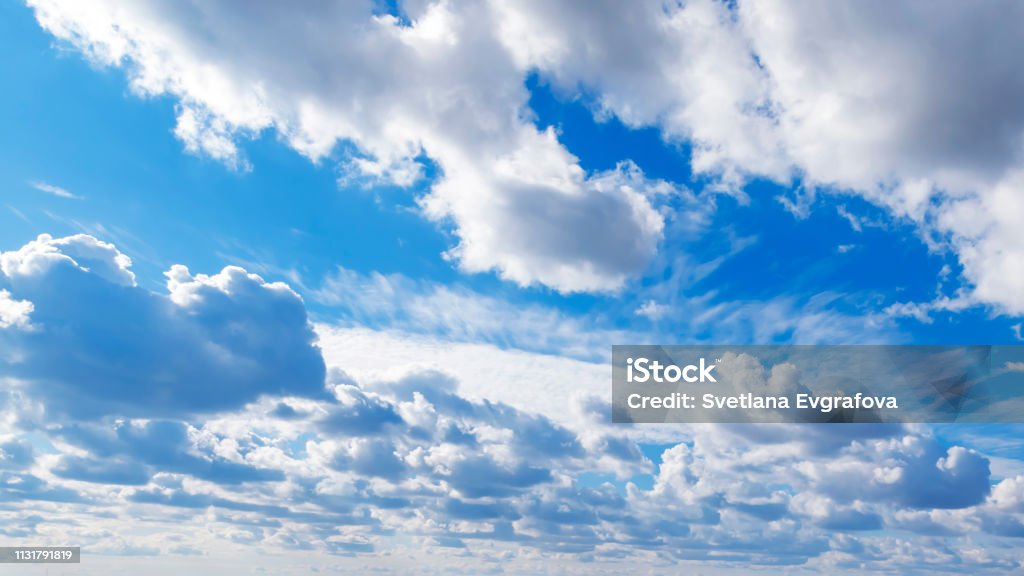 Phong Cảnh Thiên Đường Thời Tiết Nắng Đẹp Nền Tự Nhiên Nền Trời Xanh Với  Những Đám Mây Đẹp Với Không Gian Sao Chép Hình ảnh Sẵn có - Tải xuống Hình
