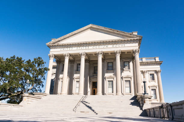 istock Historic Charleston Customs House 1131793126