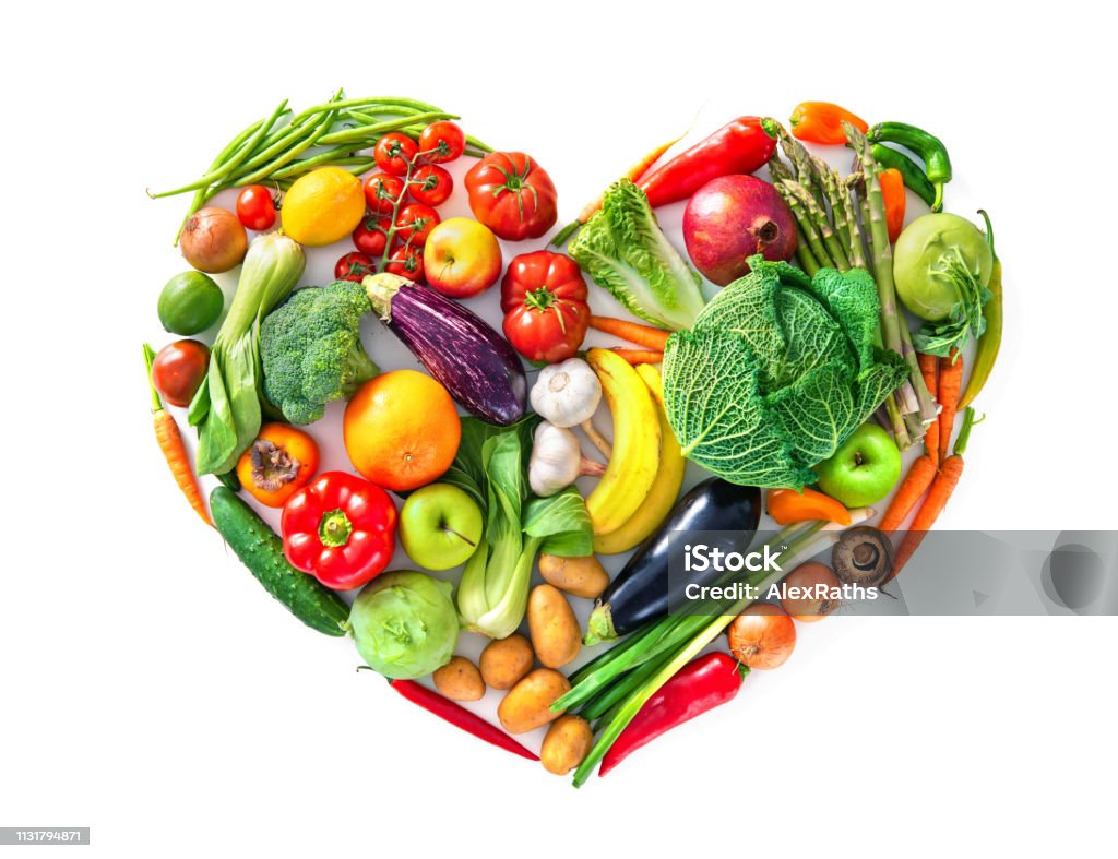 Çeşitli sebze ve meyveler tarafından kalp şekli. Sağlıklı gıda konsepti - Royalty-free Sebze Stok görsel