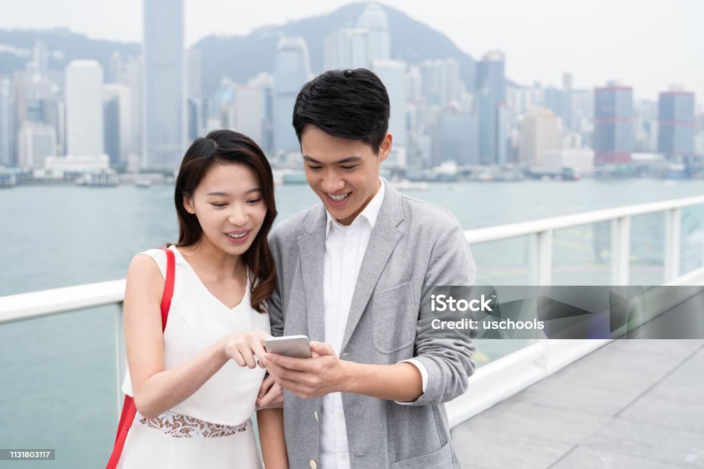 Cặp Đôi Trung Quốc Selfie Với Nền Đảo Hồng Kông Hình ảnh Sẵn có - Tải xuống  Hình ảnh Ngay bây giờ - Thanh thiếu niên - Người lớn, Hồng Kông, Thiết