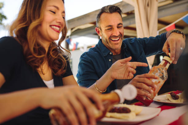 istock Couple dining at a restaurant 1131804398