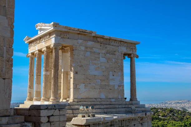 temple of nike in the sun, acropolis of athens, greecetemple of nike in the sun, acropolis of athens, greece - nike imagens e fotografias de stock