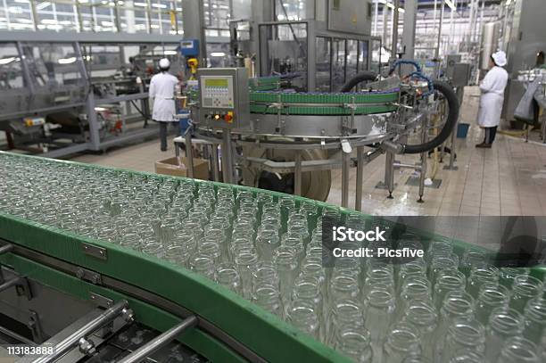 식품 산업 Jar 유리컵 음식과 음료 산업에 대한 스톡 사진 및 기타 이미지 - 음식과 음료 산업, 한 줄로, 공장-산업 건물