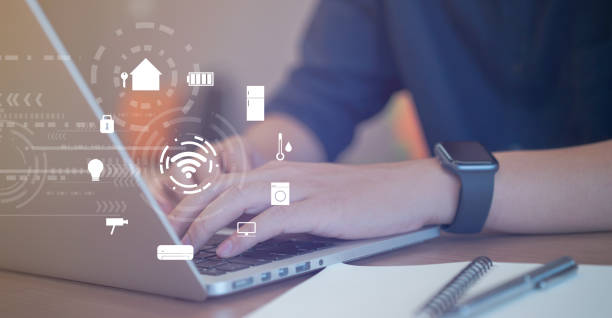 close up man hand typing for access program on laptop and using wifi technology for detect home automation function to looking inside home property , ai innovation future concept cerca de mano hombre mecanografiar para el programa de acceso en el ordenador portátil y el uso de tecnología wifi para detectar la función de automatización del hogar para mirar dentro de la propiedad de casa, ai innovación futuro concepto