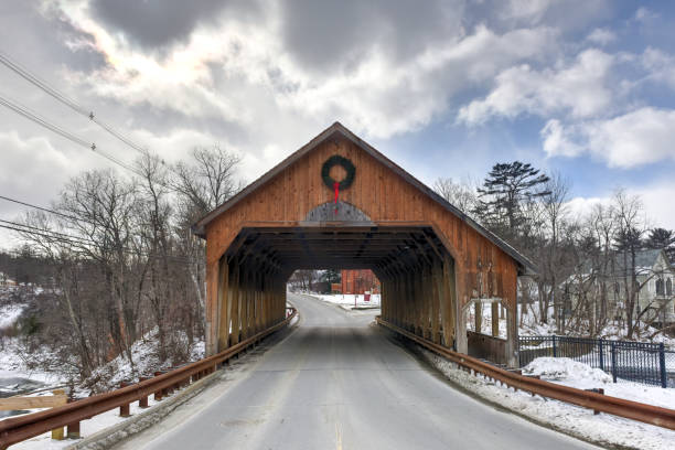 kuvapankkikuvat ja rojaltivapaat kuvat aiheesta quecheen katettu silta - vermont - quechee