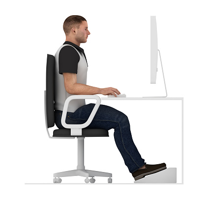 Ergonomía, postura adecuada para sentarse y trabajar en el escritorio de la oficina photo