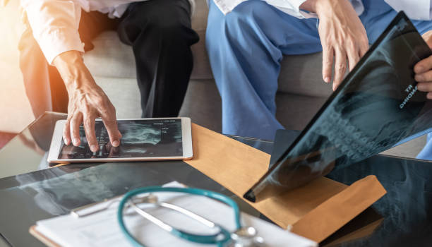 surgical doctor teamwork, er surgery medical team, professional orthopedic surgeon with digital tablet working in hospital clinic meeting discussion, diagnostic exam on patient care operation service - generic imagens e fotografias de stock