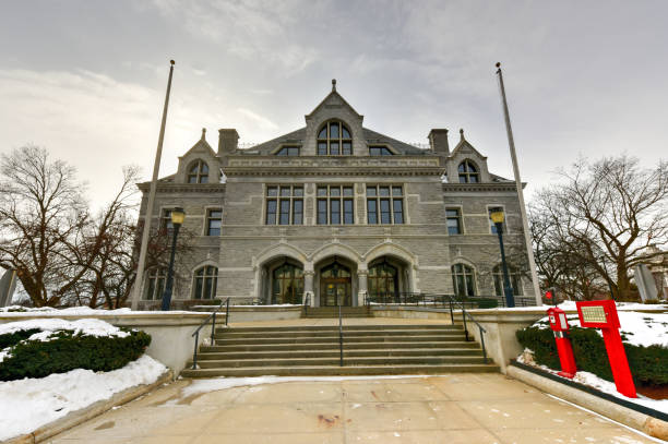 istock New Hampshire Legislative Office Building 1131902996