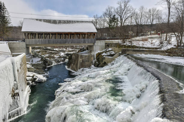 kuvapankkikuvat ja rojaltivapaat kuvat aiheesta quechee-joki - vermont - quechee